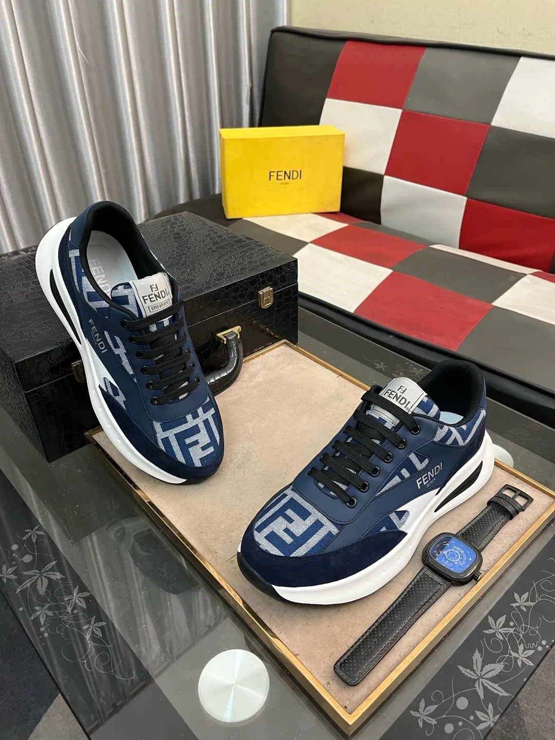 Men's Men's Shoes💰440⌚️⌚️[fendi] Fendi's classic and comfortable men's, this complex sneaker is made of soft calfskin➕genuine leather lining➕original ultra-light rubber material with rough outsole. This unique light style is suitable for the casual and refined sensibility of this season. It is comfortable and natural on the feet. It is an everyday style for casual travel in autumn and winter! 38−443️⃣colors available